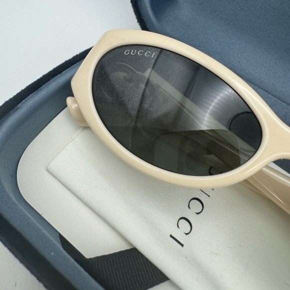 NIB Authentic Gucci hailey oval sunglasses in ivory main image 3